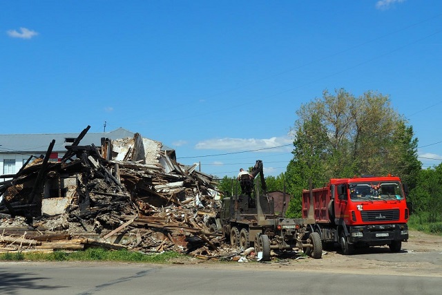 В городе Волжске начался демонтаж расселённых бараков 