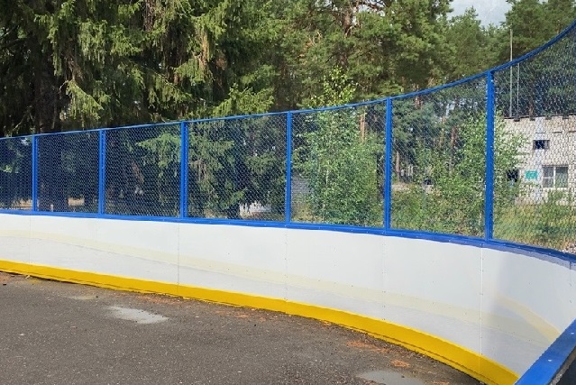 В Кокшайске появилась новая хоккейная площадка 