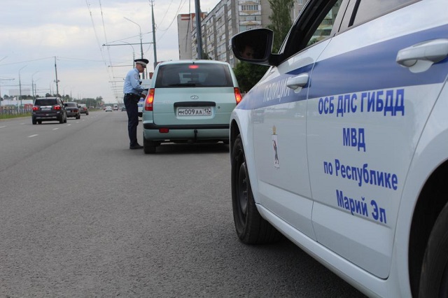 Сотрудники ГИБДД продолжают в Марий Эл рейды «Нетрезвый водитель»