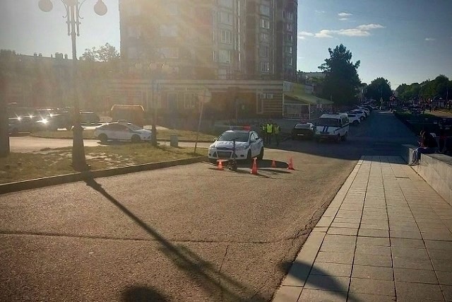 В Йошкар-Оле электросамокатчик на тротуаре сбил пенсионерку В Йошкар-Оле электросамокатчик на тротуаре сбил пенсионерку