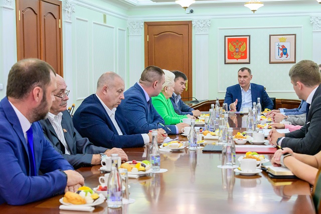 Юрий Зайцев встретился с представителями политических партий региона