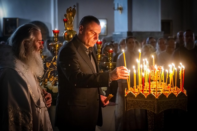 Глава Марий Эл Юрий Зайцев принял участие в Пасхальном богослужении