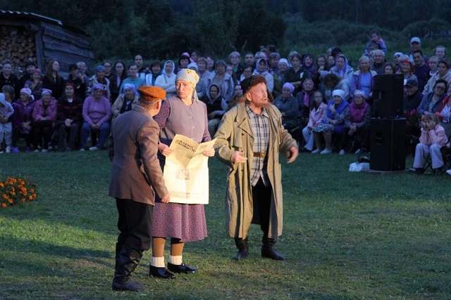 Театр имени Шкетана представил спектакль под открытым небом