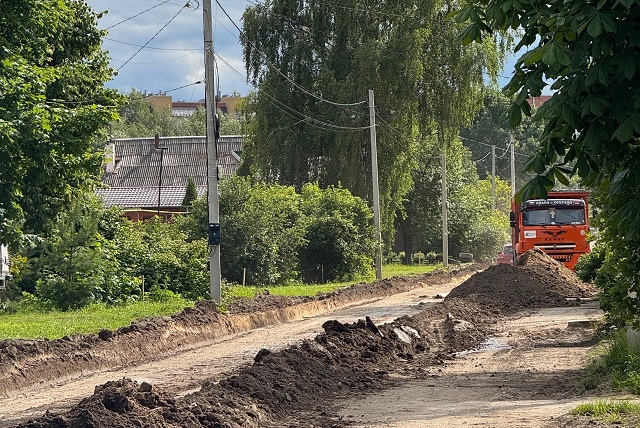 Подрядная организация приступила к ремонту главной дороги в Мышине