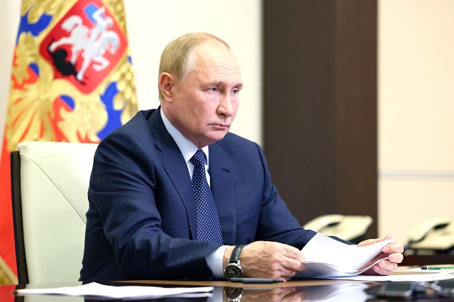 Владимир Путин обсудил на совещании программы развития регионов