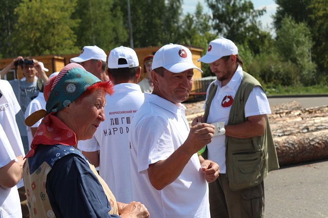В Йошкар-Оле стартовал фестиваль-конкурс деревянной скульптуры «Легенды народа мари»