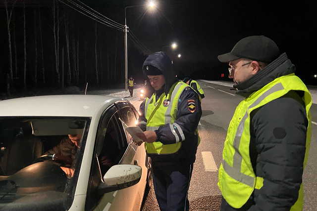 Общественники участвуют в проверках водителей сотрудниками ГАИ