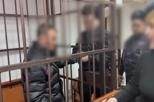 Мужчина, обвиняемый в тройном убийстве, заключён под стражу 