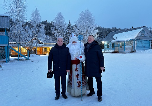 Сенатор РФ Сергей Мартынов встретился с марийским Дедом Морозом 