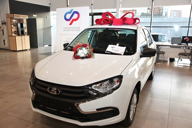 Жители Марий Эл, пострадавшие на производстве, получили новые автомобили