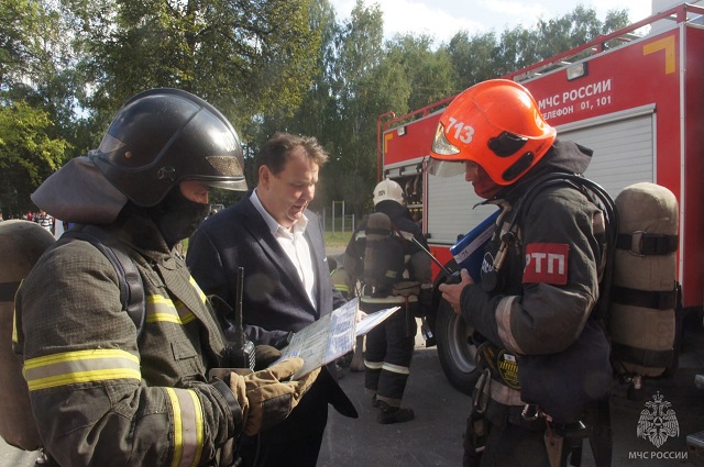 Сотрудники МЧС провели учебную эвакуацию в гимназии Йошкар-Олы