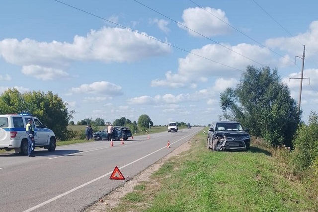 Два человека травмированы в результате столкновения двух авто Два человека травмированы в результате столкновения двух авто