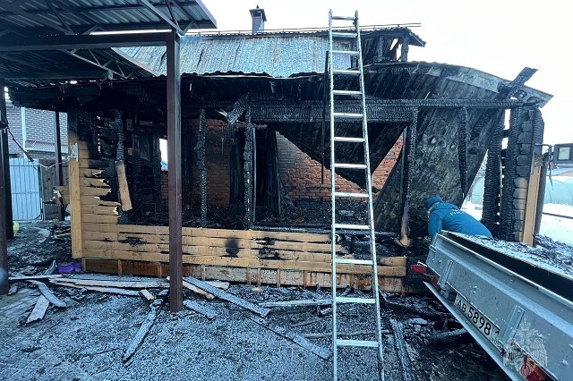 В результате пожара в садоводческом товариществе мужчина получил ожоги