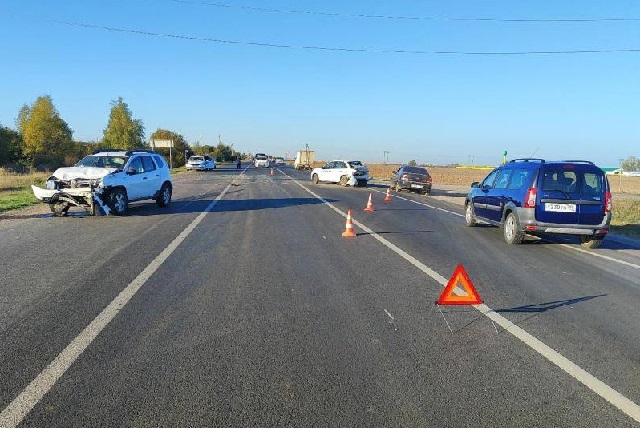 Два водителя получили травмы при столкновении двух автомобилей