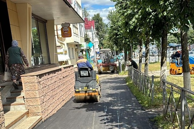 В Йошкар-Оле заасфальтировали тротуар на улице Первомайской В Йошкар-Оле заасфальтировали тротуар на улице Первомайской