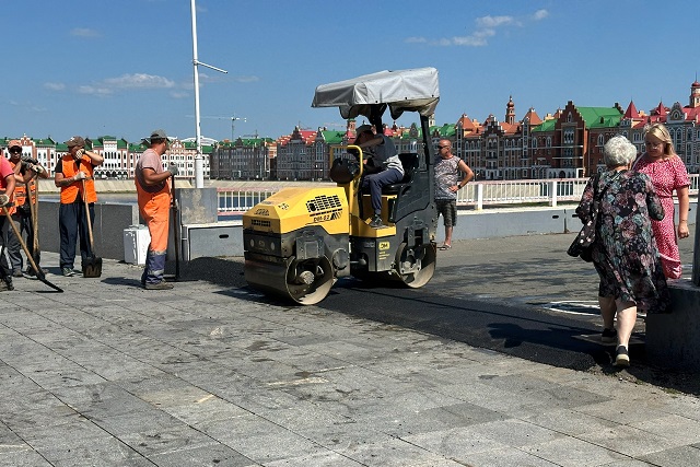 На Театральном мосту в Йошкар-Оле сегодня работала дорожная техника 