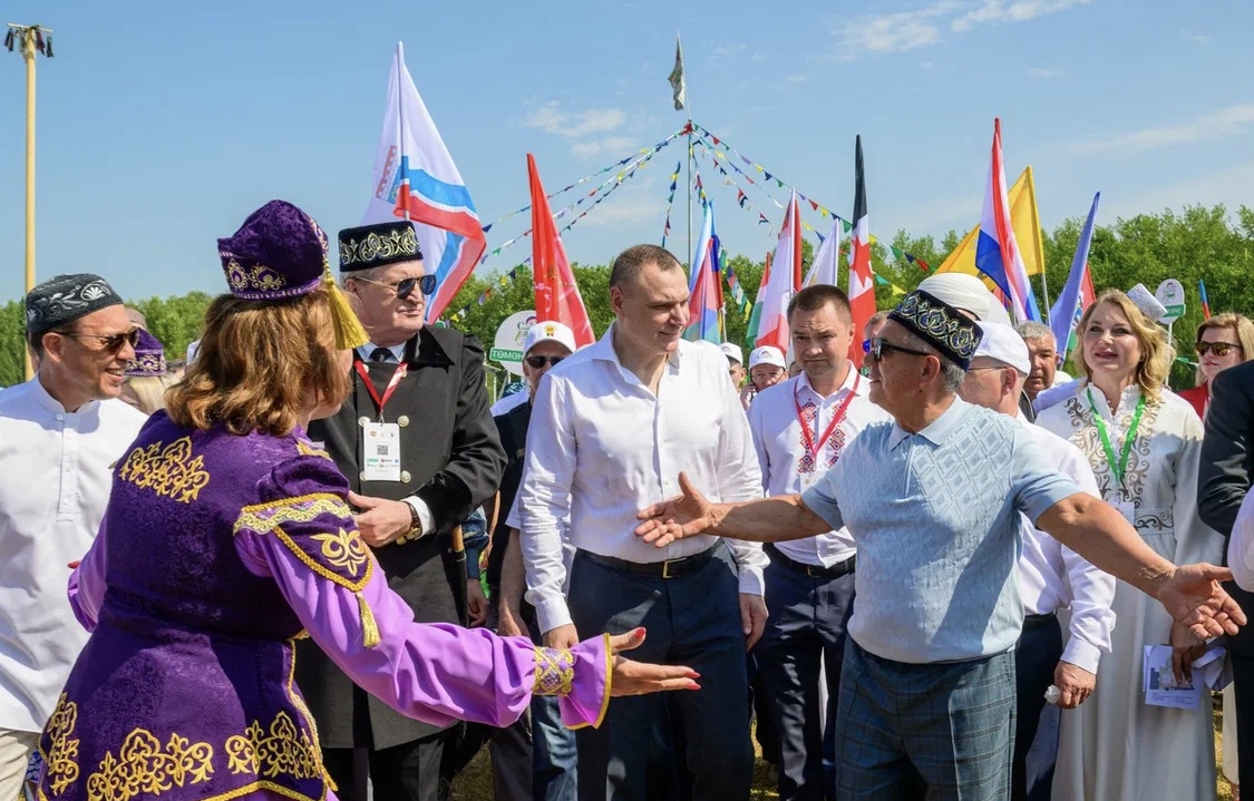 Юрий Зайцев и Рустам Минниханов поздравили участников Федерального Сабантуя
