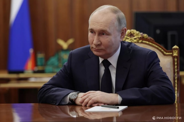 Владимир Путин поручил утвердить программы развития десяти регионов