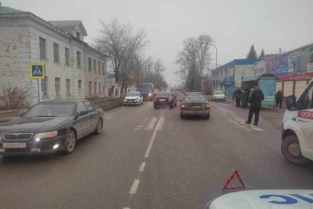 В Волжске на пешеходном переходе иномарка сбила женщину