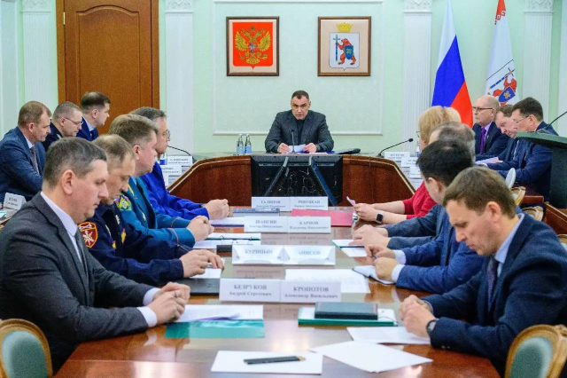 Юрий Зайцев поручил усилить антитеррористическую защиту школ