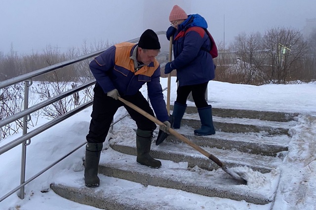 Выходные сотрудников дорожных служб проходили в рабочем режиме