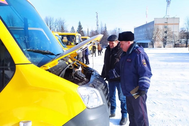 Сотрудники Госавтоинспекции проверили школьные автобусы 