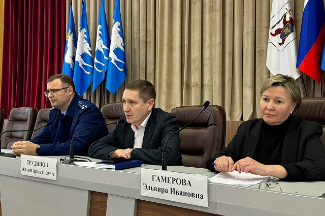 В мэрии Йошкар-Олы обсудили зимнее обслуживание домов и дворов 