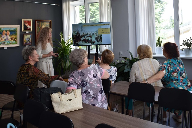  В библиотеке имени Чавайна работает выставка «Союз родных сердец»