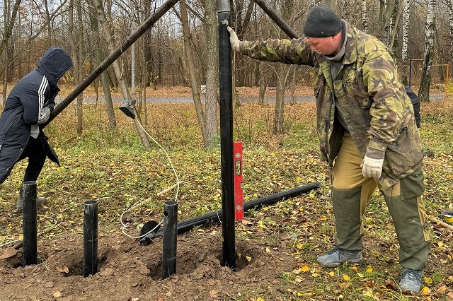 В Марий парке началась установка свай для деревянных фигур  В Марий парке началась установка свай для деревянных фигур