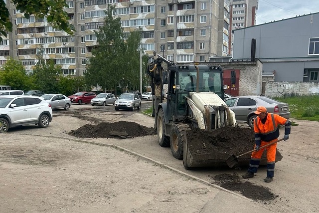 Коммунальные службы Йошкар-Олы ведут ремонтные работы на улицах города
