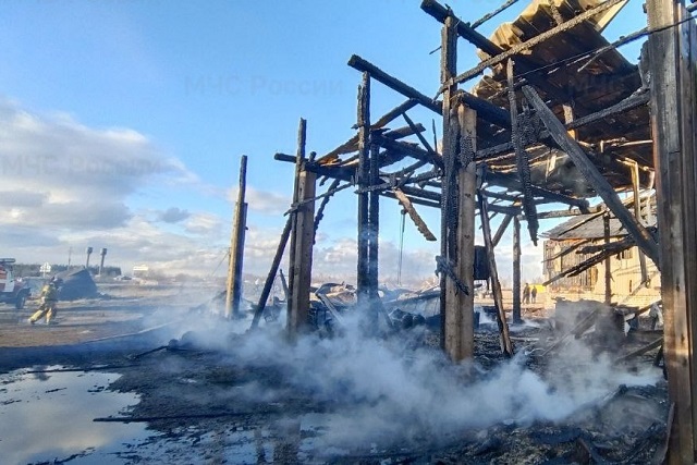 В Марий Эл огнеборцы не дали пламени уничтожить пилораму