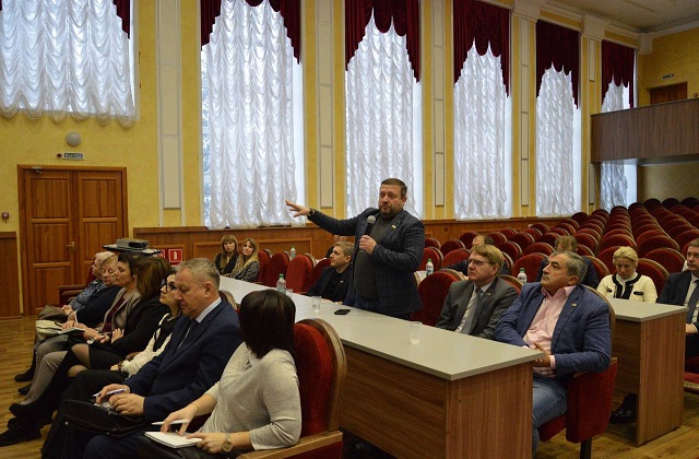 В Йошкар-Оле обсудили тему подготовки кадров для предприятий города 3.jpg